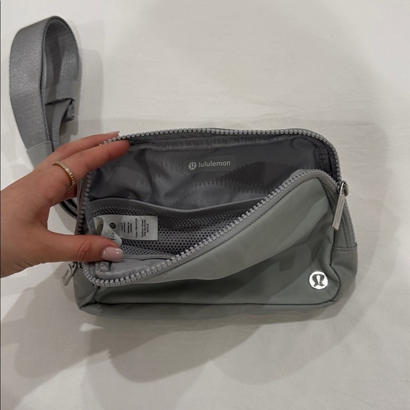 Big Lululemon Athletica Gray Toiletry Bag not Stained just needs to be cleaned:) - Picture 3 of 3